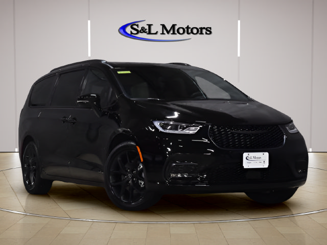 New 2026 Chrysler Pacifica Select w/ S Appearance Package FWD image 1