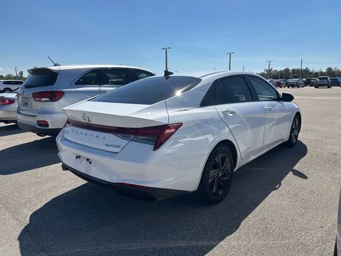 Used 2021 Hyundai Elantra Blue image 9