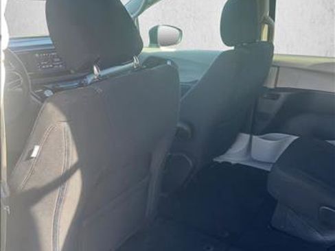 Used 2022 Chrysler Voyager LX image 15