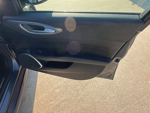 Used 2022 Alfa Romeo Giulia Veloce image 19