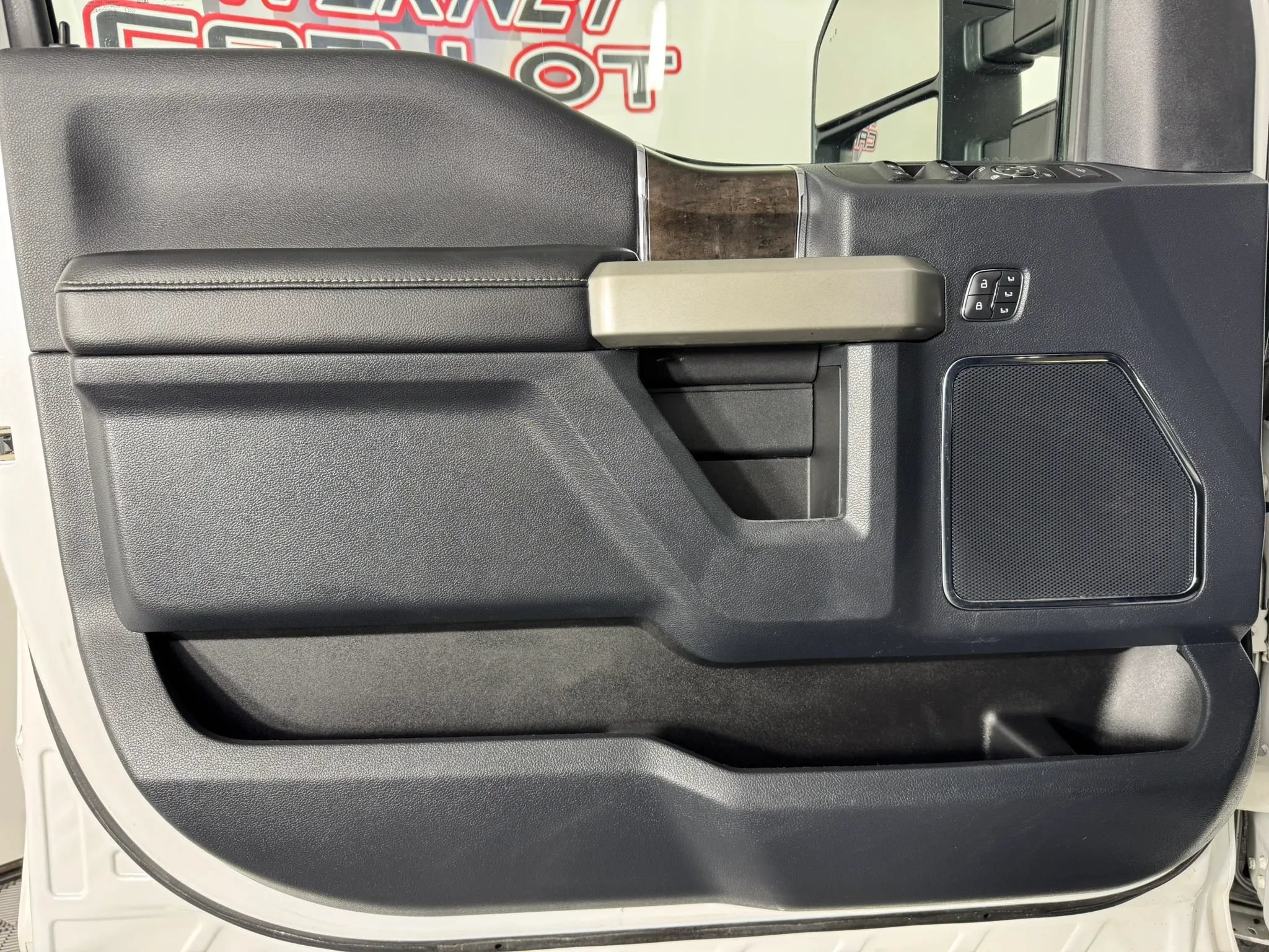 Used 2022 Ford F350 Lariat w/ Black Appearance Package AWD/4WD image 40