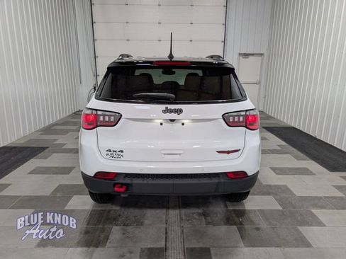 Used 2025 Jeep Compass Trailhawk AWD/4WD image 3