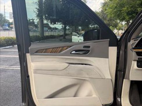 Used 2021 Cadillac Escalade ESV Premium Luxury Platinum AWD/4WD image 27