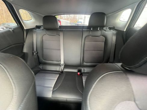 Used 2025 Chevrolet Trax LT image 32