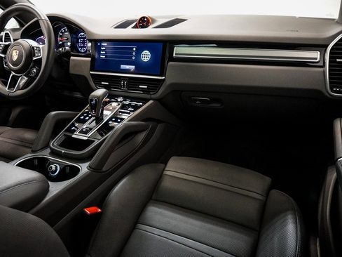 Used 2023 Porsche Cayenne Platinum Edition image 26