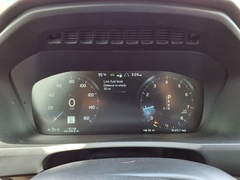 Used 2016 Volvo XC90 T6 Momentum AWD/4WD image 32