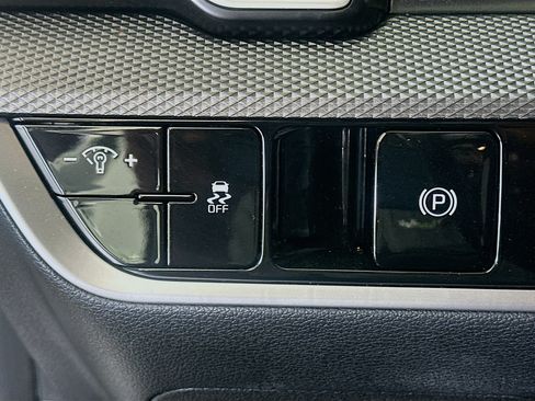 Used 2025 Kia Sportage LX FWD image 16
