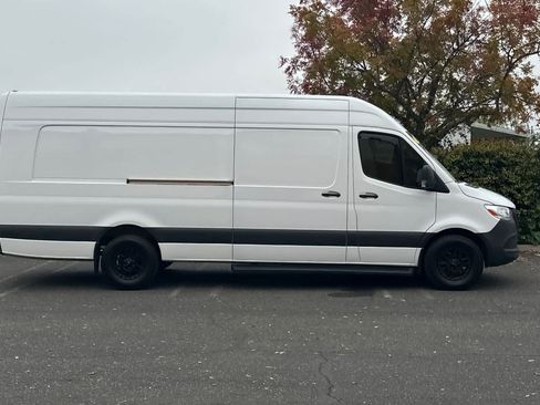 Used 2023 Mercedes-Benz Sprinter 2500 image 2