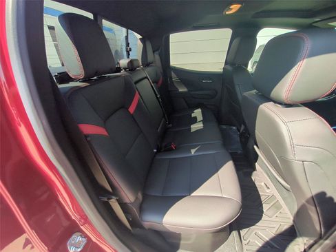 Used 2024 Chevrolet Colorado Z71 w/ Z71 Convenience Package 2 AWD/4WD image 32