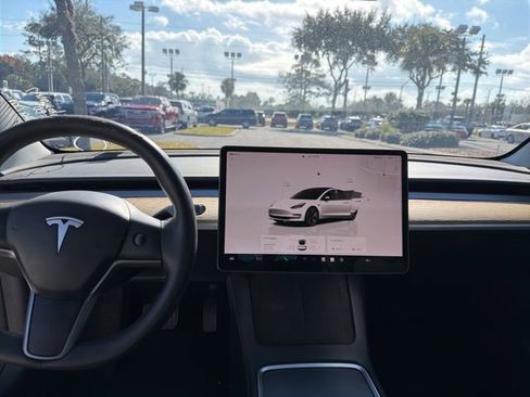 Used 2023 Tesla Model 3 Standard Range image 9