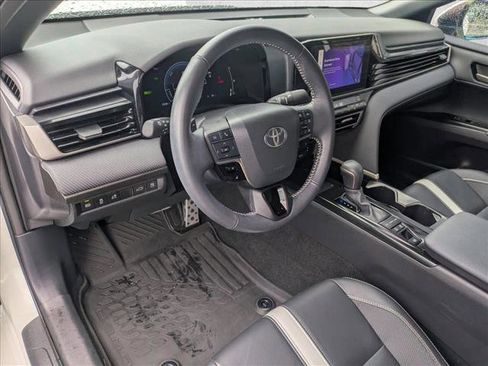Used 2025 Toyota Camry SE w/ Convenience Package FWD image 9
