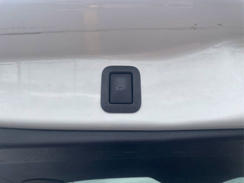 Used 2019 Toyota Highlander AWD V6 image 25