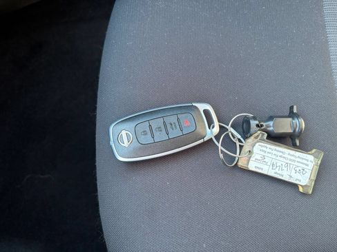 Used 2025 Nissan Sentra SV FWD image 16