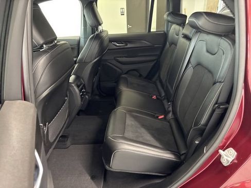 Used 2023 Jeep Grand Cherokee Altitude AWD/4WD image 5