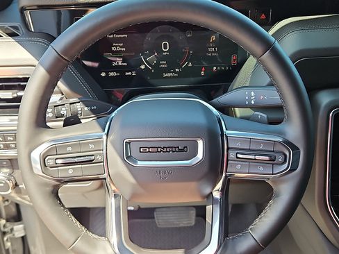 Used 2025 GMC Yukon XL Denali AWD/4WD image 13