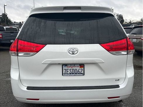 Used 2014 Toyota Sienna LE image 6