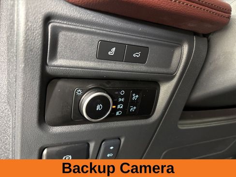 Used 2024 Ford Expedition Limited image 11