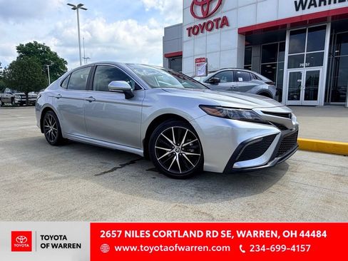 Used 2024 Toyota Camry SE w/ Convenience Package FWD image 1
