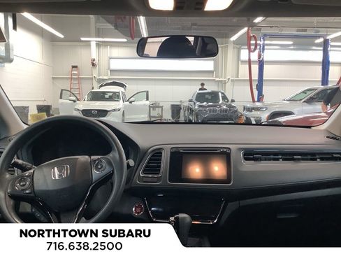 Used 2018 Honda HR-V EX image 3