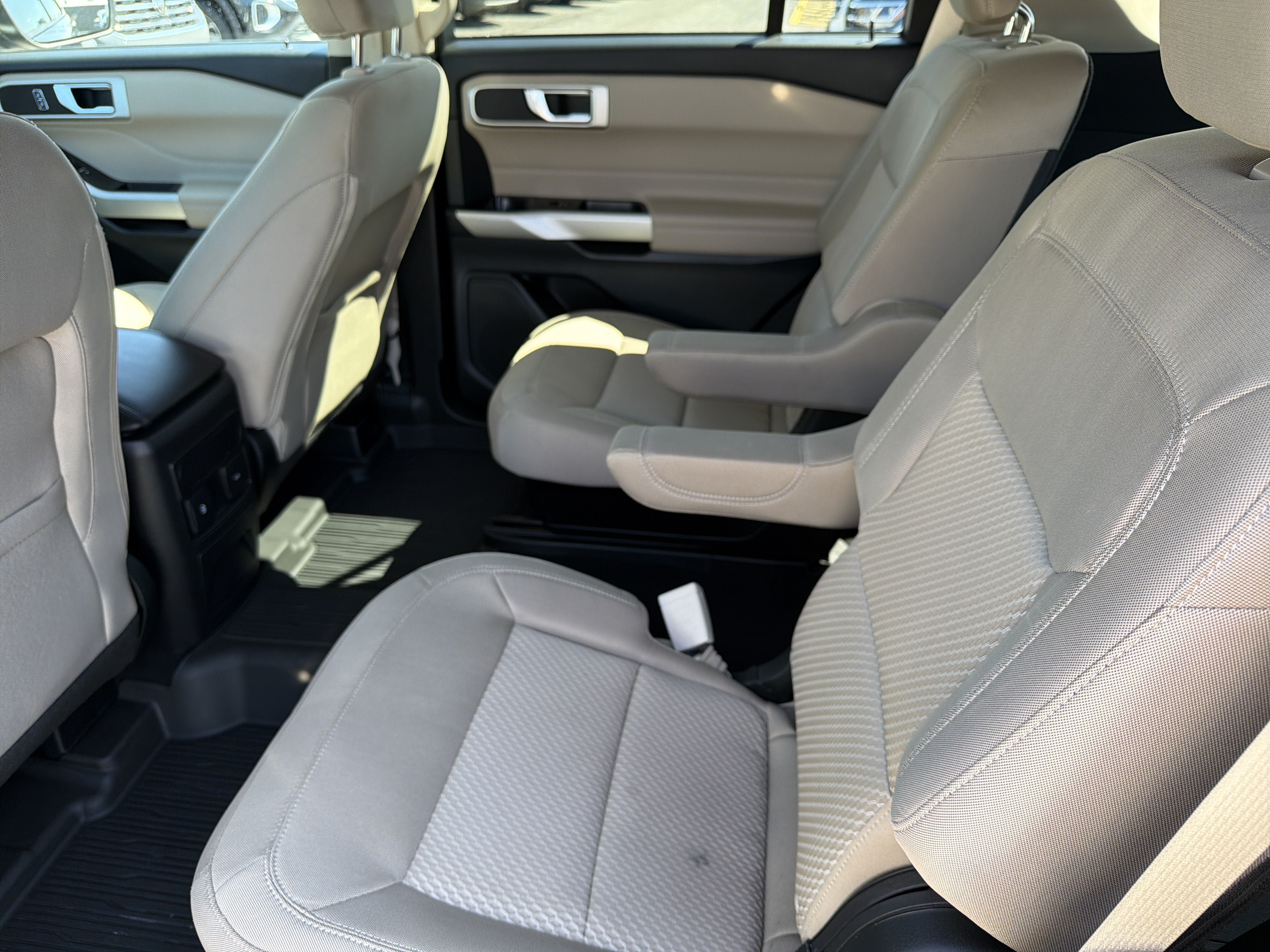 Used 2023 Ford Explorer XLT AWD/4WD image 23