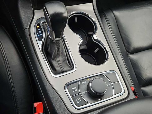 Used 2022 Jeep Grand Cherokee Limited image 32