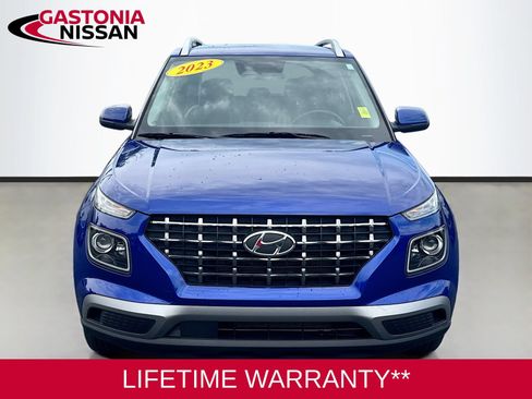 Used 2023 Hyundai Venue Limited FWD image 2