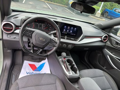 Used 2024 Chevrolet Trax RS FWD image 24