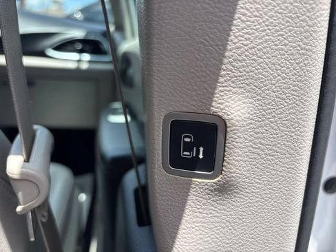 Used 2019 Chrysler Pacifica Touring-L Plus w/ Tire & Wheel Group FWD image 72