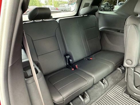 Used 2023 Chevrolet Traverse LT image 11