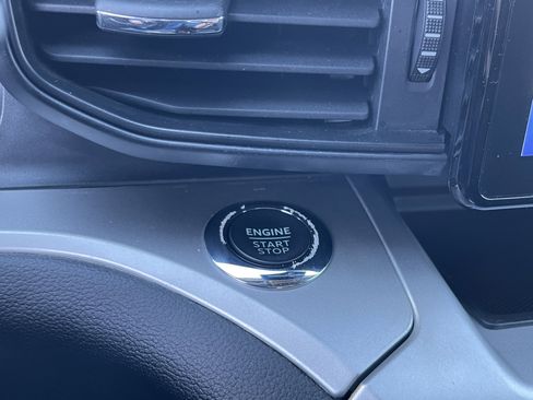 Used 2022 Ford Explorer XLT image 24