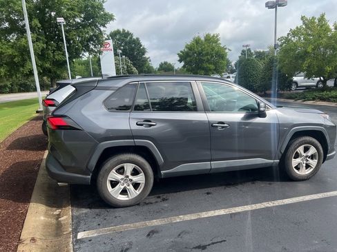 Used 2019 Toyota RAV4 XLE w/ Convenience Package FWD image 3