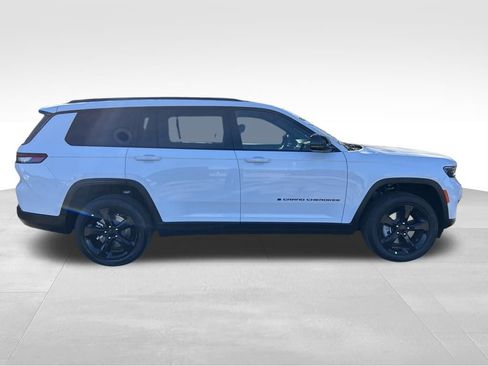 New 2025 Jeep Grand Cherokee L Altitude image 7