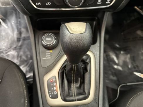 Used 2016 Jeep Cherokee Sport w/ Cold Weather Group AWD/4WD image 19