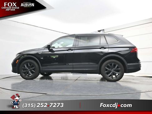 Used 2024 Volkswagen Tiguan SE w/ Panoramic Sunroof Package AWD/4WD image 22