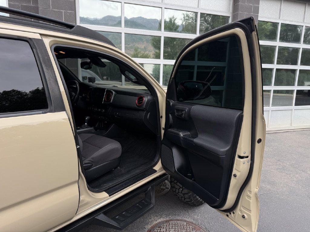 Used 2019 Toyota Tacoma TRD Sport w/ Technology Package AWD/4WD image 43