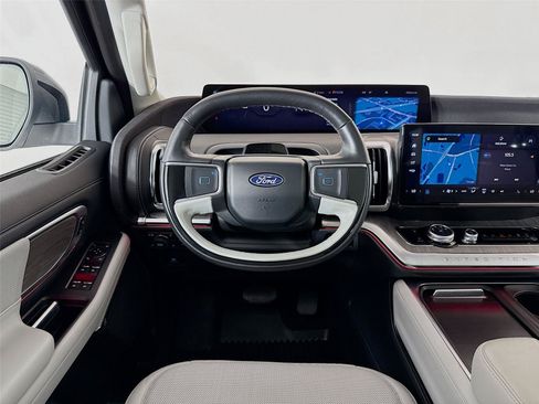 Used 2025 Ford Expedition Max Platinum w/ Platinum Ultimate Package AWD/4WD image 3