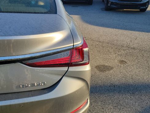 Used 2020 Lexus ES 350 w/ Premium Package image 17