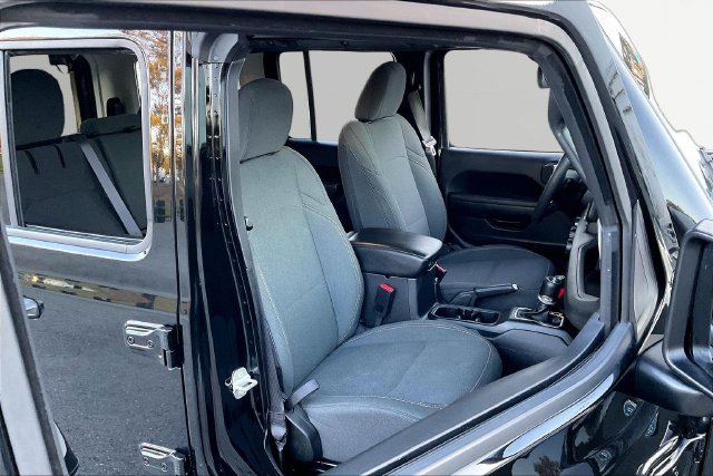 Used 2024 Jeep Wrangler Unlimited w/ Convenience Group AWD/4WD image 19