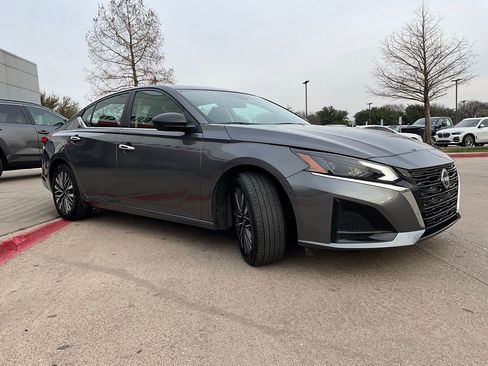 Used 2025 Nissan Altima 2.5 SV image 5