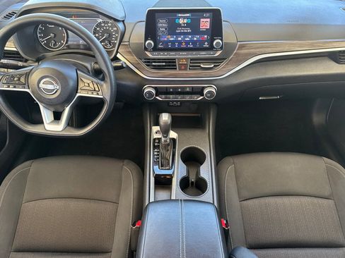 Used 2025 Nissan Altima 2.5 SV FWD image 13