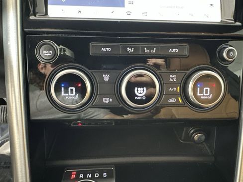 Used 2020 Land Rover Discovery HSE image 25