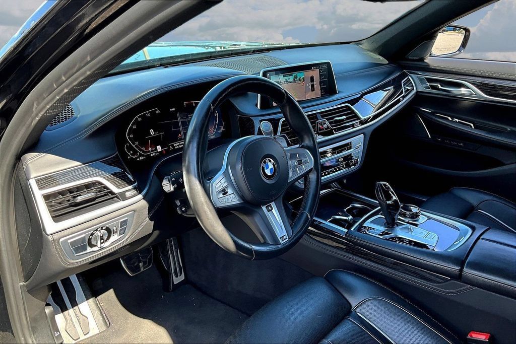 Used 2021 BMW 750i xDrive w/ Executive Package AWD/4WD image 17