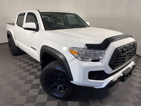 Used 2022 Toyota Tacoma SR AWD/4WD image 2