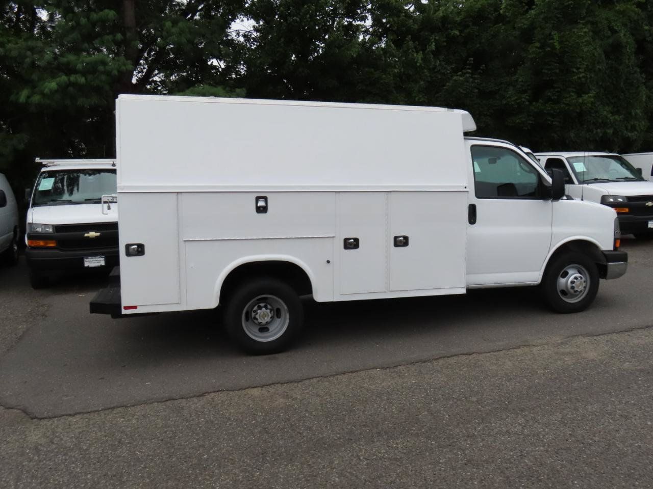 Used 2015 Chevrolet Express 3500 RWD image 8