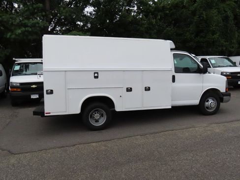 Used 2015 Chevrolet Express 3500 RWD image 8