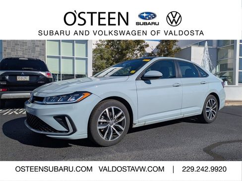 Used 2025 Volkswagen Jetta SE image 1