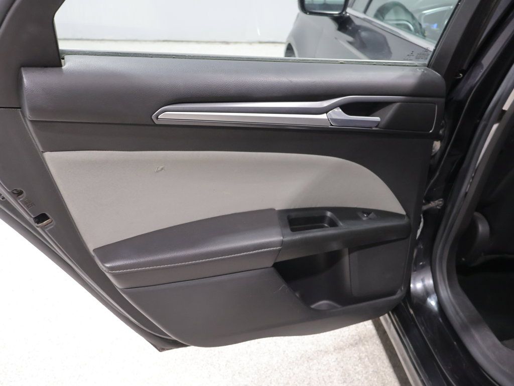 Used 2014 Ford Fusion SE FWD image 24