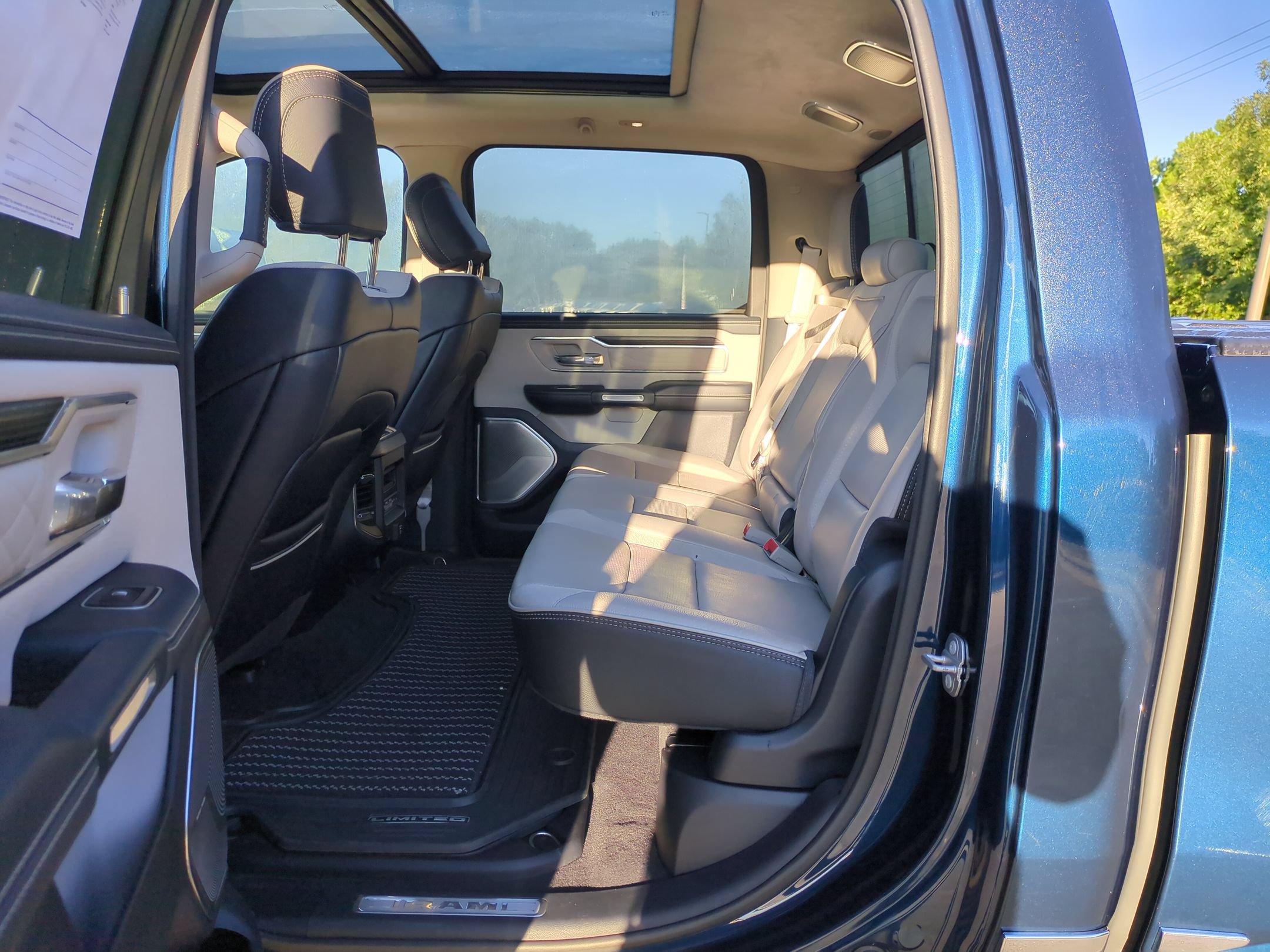 Used 2022 RAM 1500 Limited AWD/4WD image 29