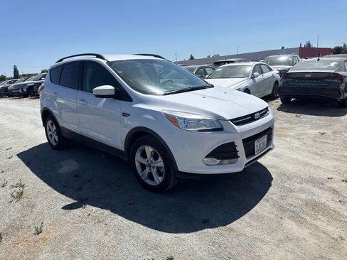Used 2015 Ford Escape SE w/ Equipment Group 201A FWD image 2