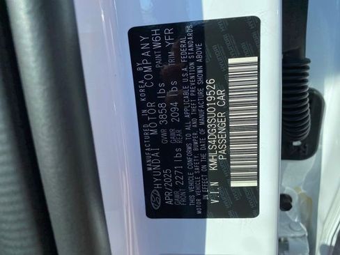 New 2025 Hyundai Elantra SEL FWD image 40